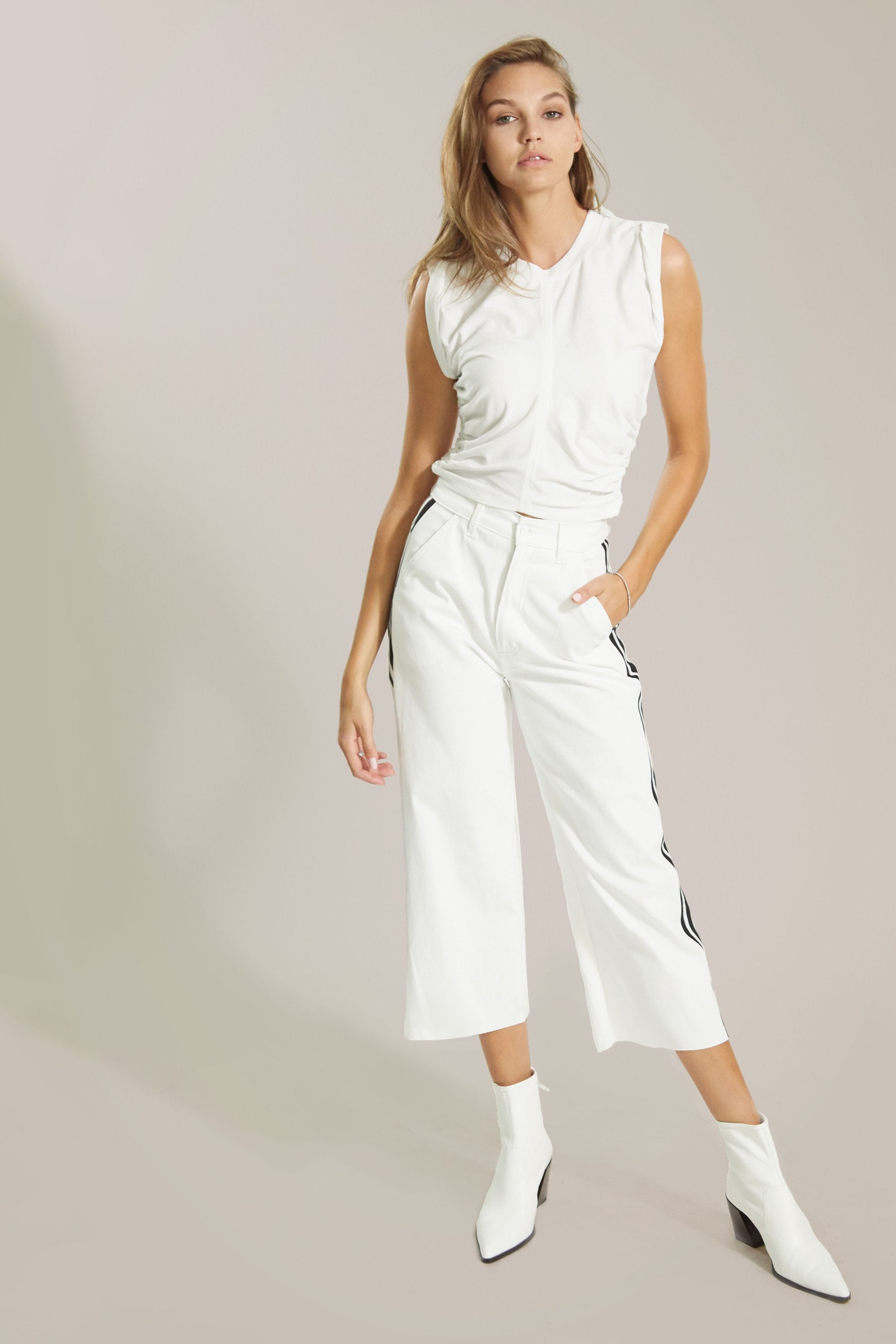 Farah Aziz Wide Leg Cropped Jeans