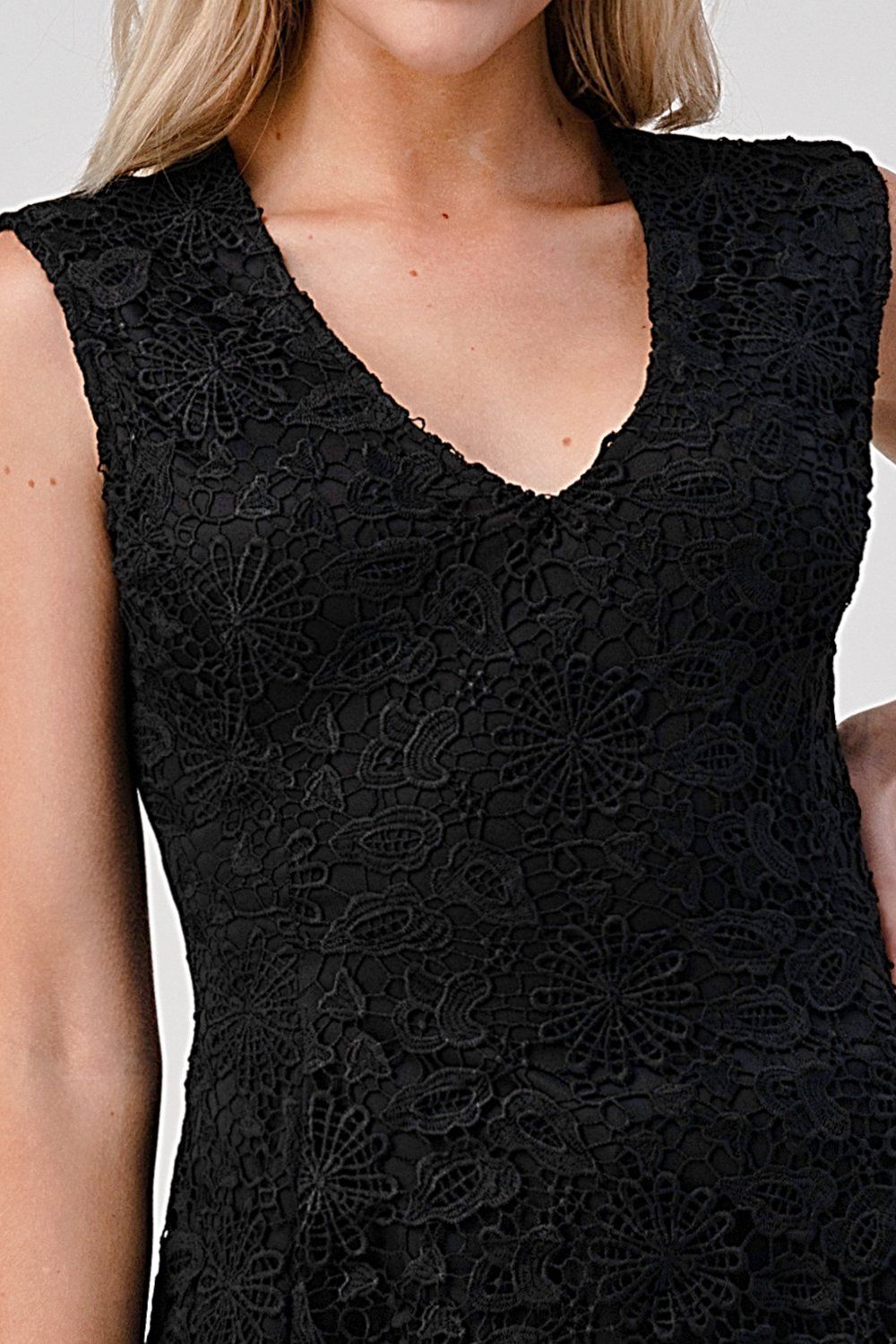 ARROW V-Neck Lace Top