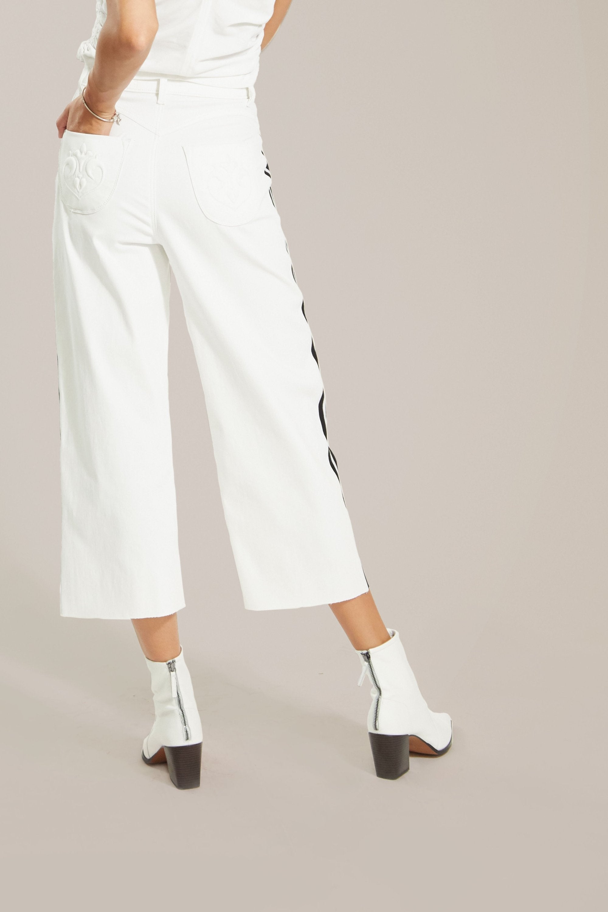 Farah Aziz Wide Leg Cropped Jeans