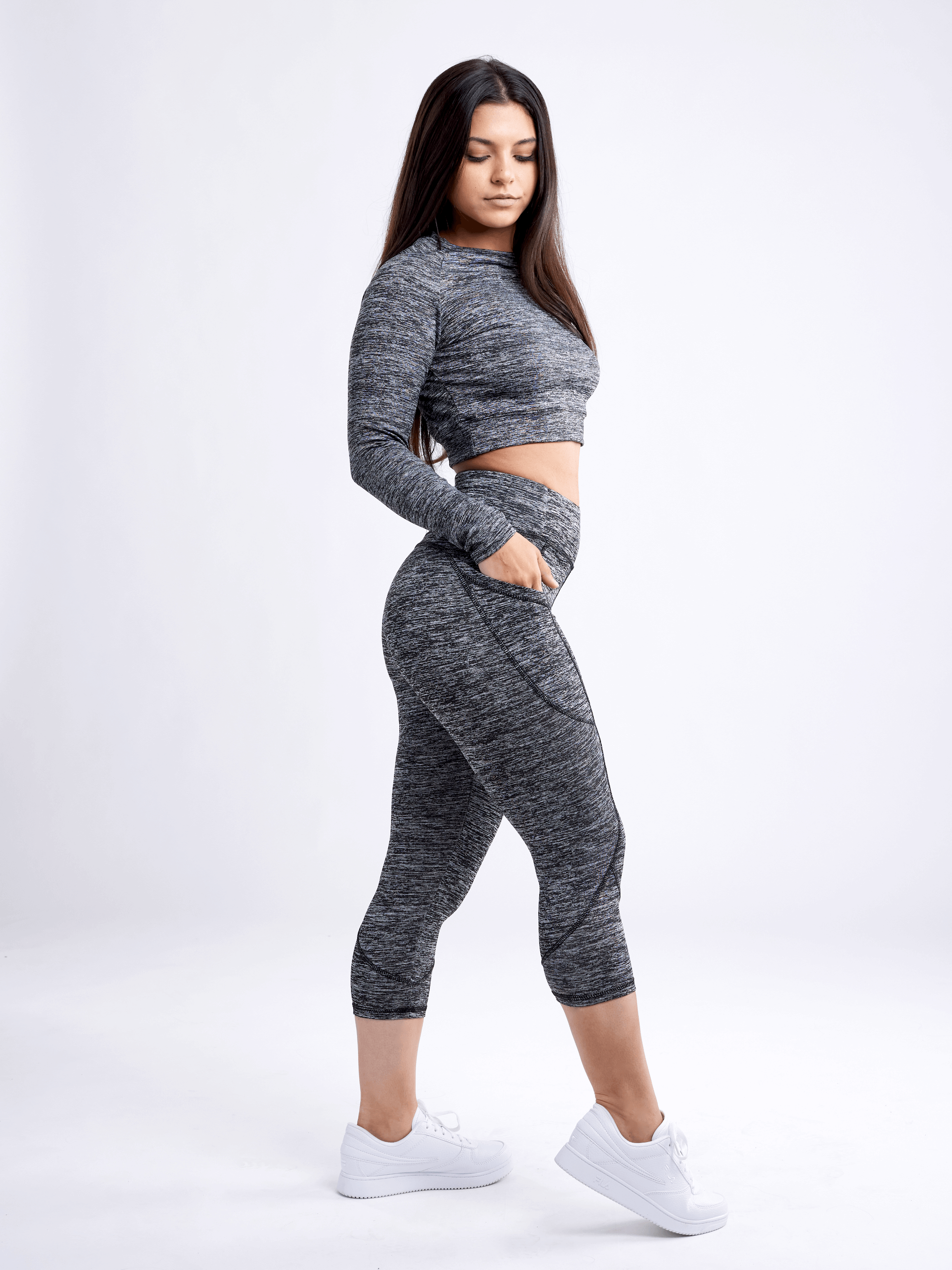 Mid-rise Capri Fitness Leggings With Side Pockets