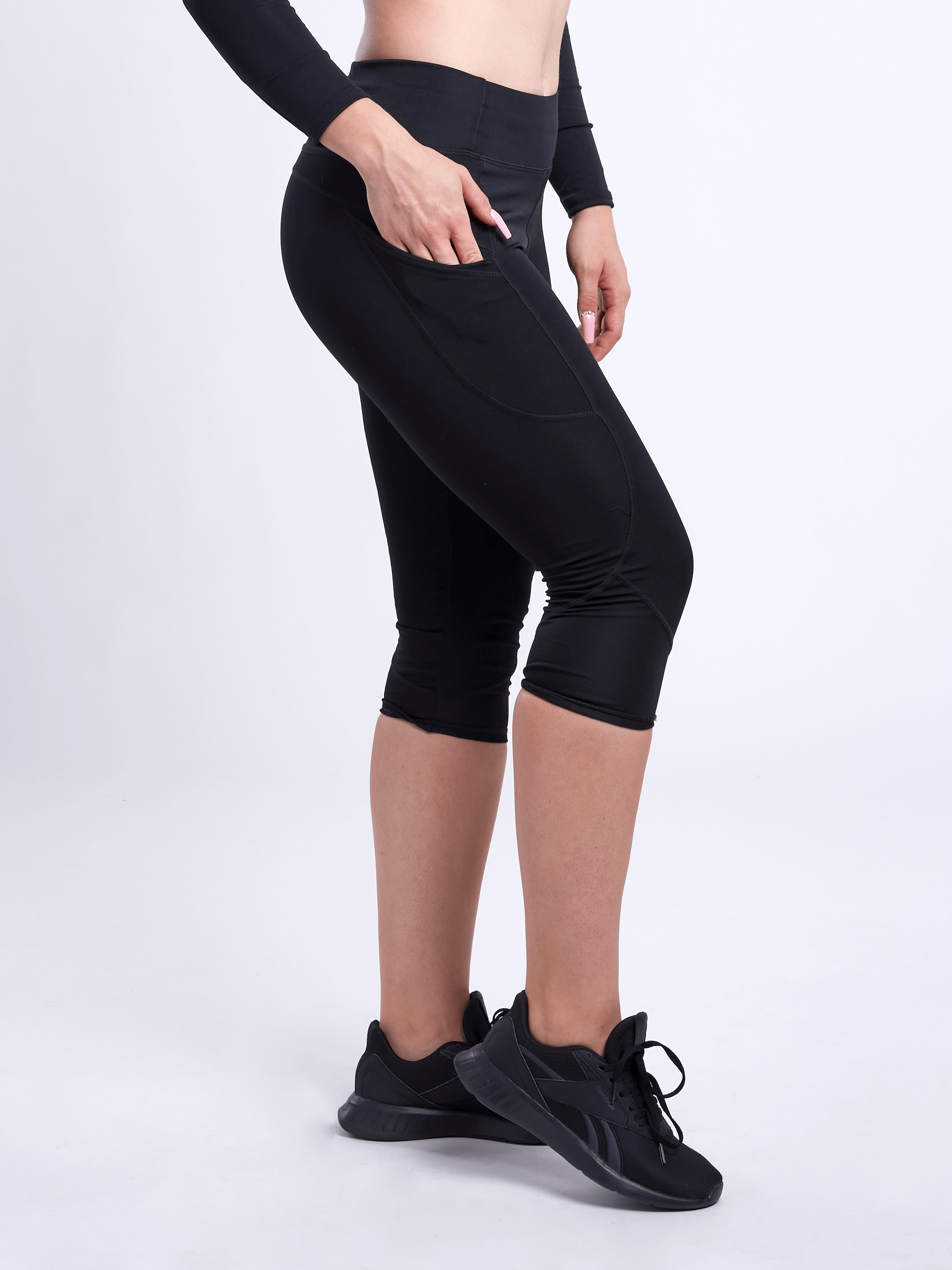 Mid-rise Capri Fitness Leggings With Side Pockets